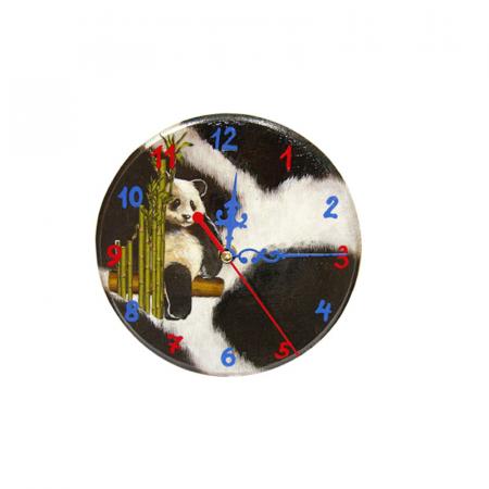 Изчерпани продукти  Ръчно декориран часовник Панда